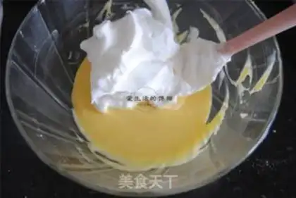 Make Christmas cream cake step 6