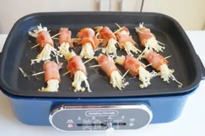 Make Gin and mushroom bacon rolls step 5