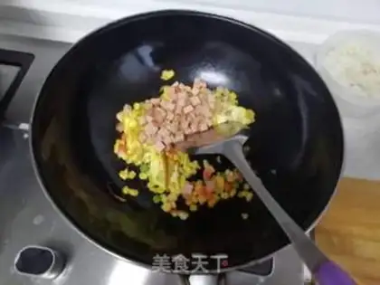 Make Three fresh fried rice step 5