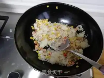 Make Three fresh fried rice step 6
