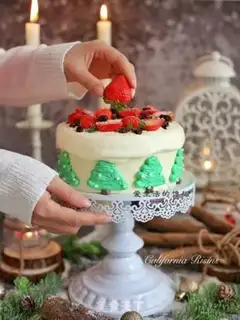 Make Christmas cream cake step 11