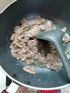 Make Paprika fried pork liver step 2
