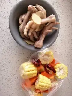 Make The chicken feet of radish step 0