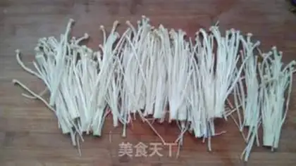 Make Dried golden needle mushrooms step 1
