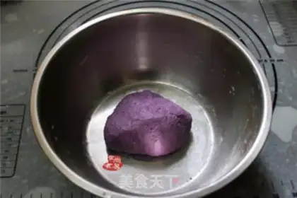 Make A healthy three-coloured haircut step 1