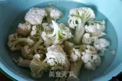 Make Tomato fried flowers step 0