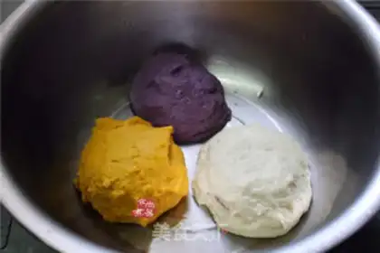 Make A healthy three-coloured haircut step 3