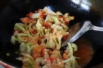 Make Tomato fried flowers step 5