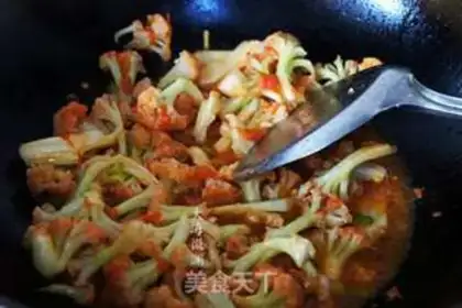 Make Tomato fried flowers step 6