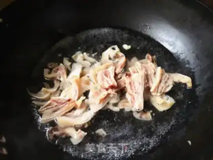 Make Paprika fried lamb face step 2