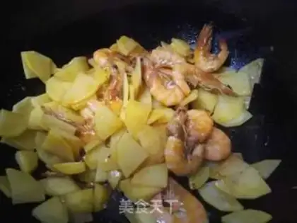 Make Shrimp potatoes, spicy step 7