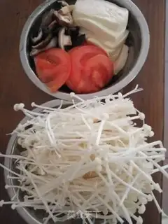Make Tomato tofu guacamole step 1