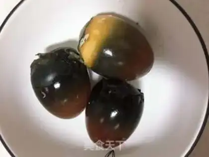 Make Queens and eggs step 0