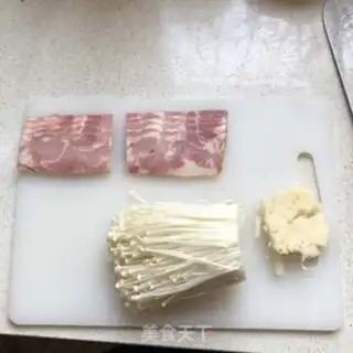 Make Gin and mushroom bacon rolls step 1