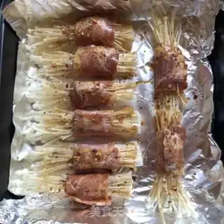 Make Gin and mushroom bacon rolls step 5