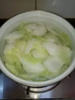 Make Spicy bean cabbage step 1