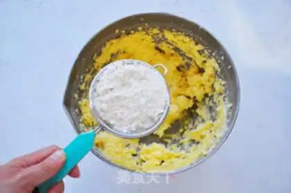 Make Christmas frosting cookies step 4