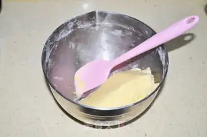 Make Christmas frosting cookies step 5