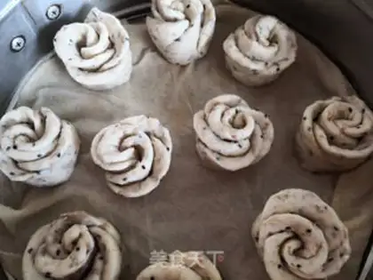 Make Rose buns step 5