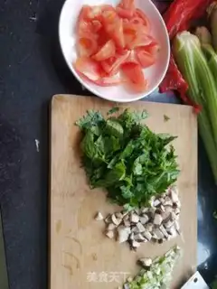 Make Tomato egg mushroom powder step 0