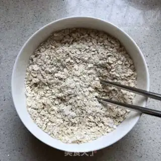 Make oatmeal chocolate energy ball step 3