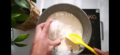 Make Snowflake Souffle step 3