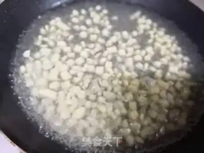 Make The corn is fried with Dutch beans step 2