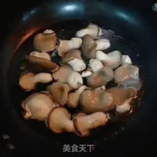 Make Scrambled mushrooms step 1