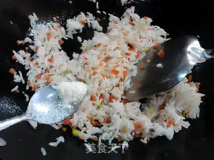 Make Heidea carrot fried rice step 7