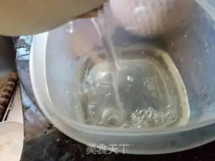 Make Coconut sugar cane gel chicken leg soup step 1