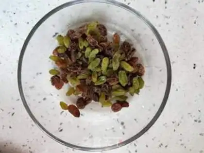 Make Dancing net red sticky bean buns step 2