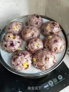 Make Dancing net red sticky bean buns step 8