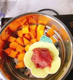 Make Pumpkin lamb noodles step 2