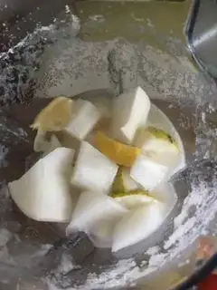 Make Pear juice, honey radish step 5