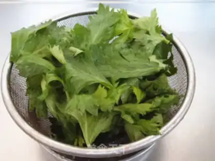 Make Celery ham rolls step 0