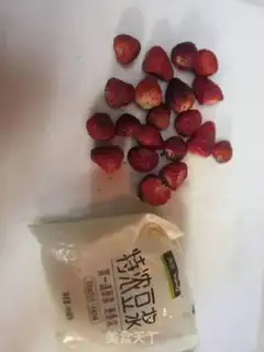 Make Strawberry soy milkshake step 0