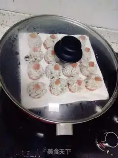 Make Strawberry soy milkshake step 1