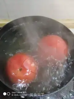 Make Tomato fried eggs step 1