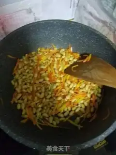 Make Soybeans fried carrots step 4