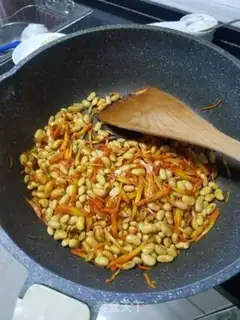Make Soybeans fried carrots step 5