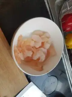 Make Shrimp pepper pizza step 3