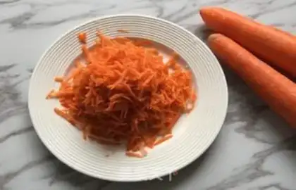 Make Cinnamon carrot cake step 1