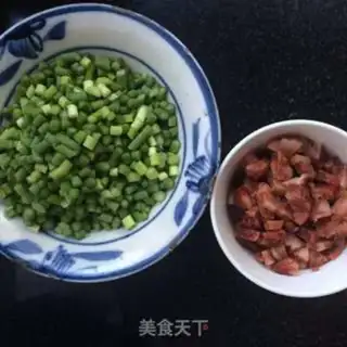 Make Garlic sausage fried rice step 1