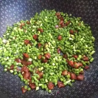 Make Garlic sausage fried rice step 4