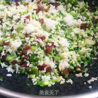 Make Garlic sausage fried rice step 6