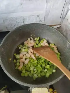 Make Shrimp rice step 3