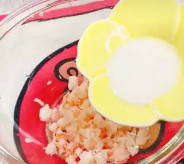 Make Shrimp rolls step 3