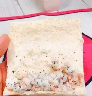 Make Shrimp rolls step 4