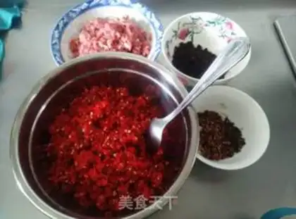 Make Spicy beef sauce step 1