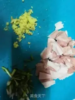 Make The face of mushrooms and horses step 1